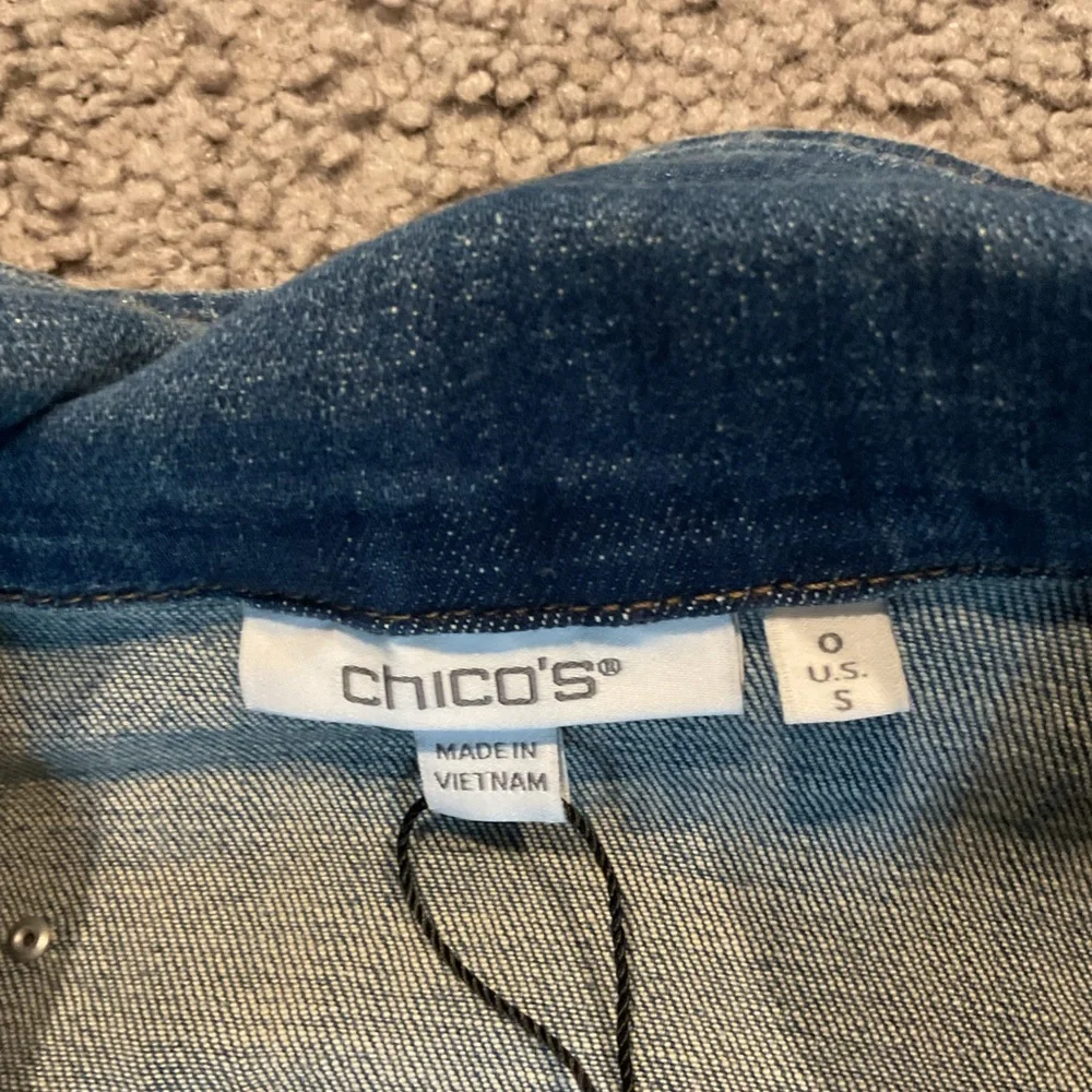 NWT Chico’s Silver Studded Denim Jean Jacket Y2K Blue sz Small - Picture 4 of 6